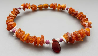 Bernsteinkette für den Hund mit Sugilith und Koralle Länge 25cm